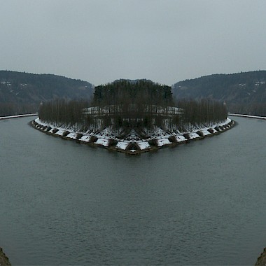 1227039244flussinsel_1.jpg